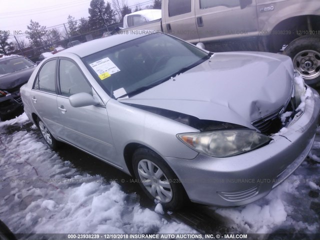 4T1BE32K45U058747 - 2005 TOYOTA CAMRY LE/XLE/SE GRAY photo 1