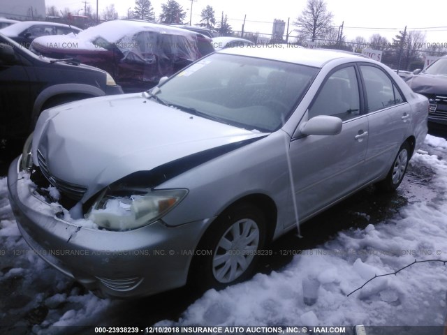 4T1BE32K45U058747 - 2005 TOYOTA CAMRY LE/XLE/SE GRAY photo 2