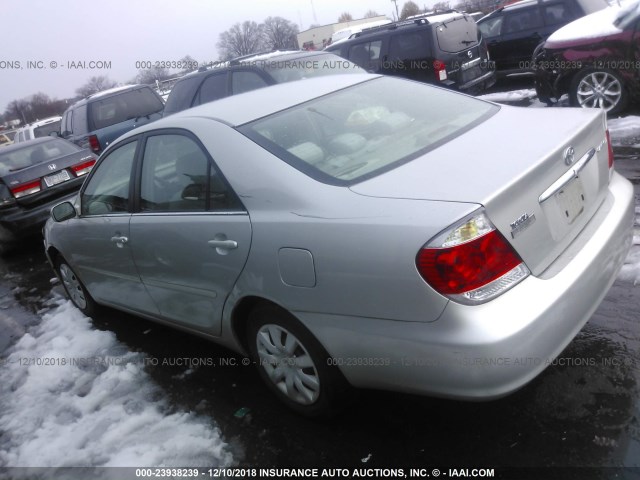 4T1BE32K45U058747 - 2005 TOYOTA CAMRY LE/XLE/SE GRAY photo 3