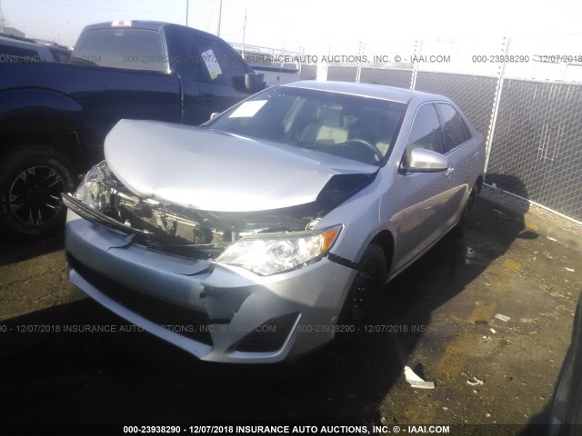4T1BF1FK2CU021804 - 2012 TOYOTA CAMRY SE/LE/XLE 银色 照片 2