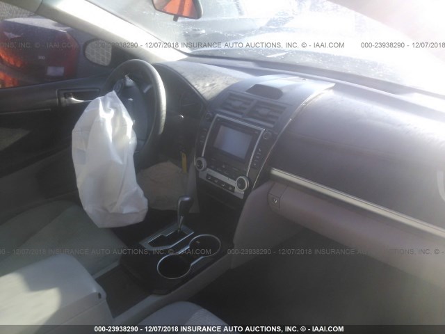 4T1BF1FK2CU021804 - 2012 TOYOTA CAMRY SE/LE/XLE 银色 照片 5