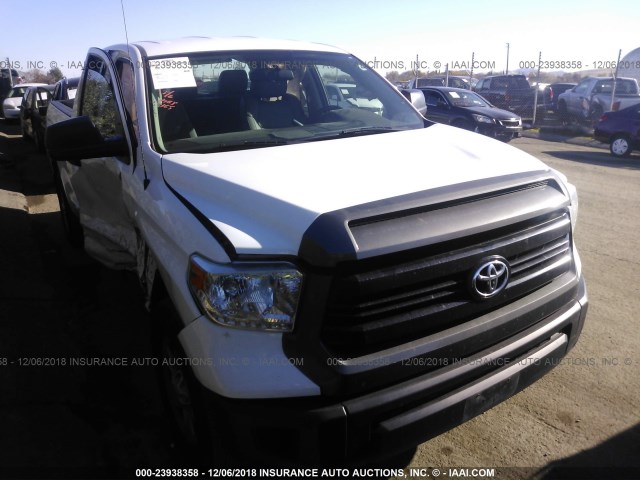 5TFRU5F14EX031694 - 2014 TOYOTA TUNDRA DOUBLE CAB SR/SR5 WHITE photo 1