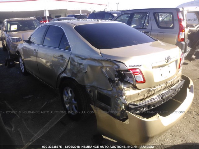 4T1BF3EK6BU117799 - 2011 TOYOTA CAMRY SE/LE/XLE GOLD photo 3