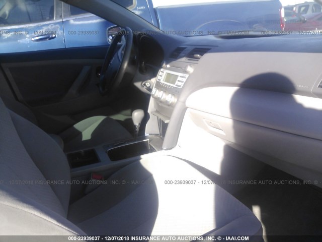 4T4BE46K09R090302 - 2009 TOYOTA CAMRY SE/LE/XLE 白色 照片 5