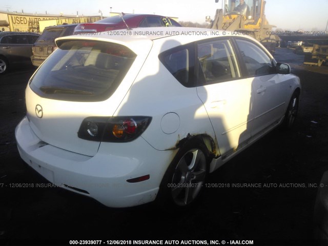 JM1BK143641131544 - 2004 MAZDA 3 HATCHBACK WHITE photo 4