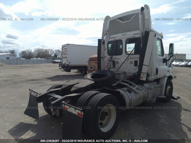 1FUBGBDV8BLAY2367 - 2011 FREIGHTLINER CASCADIA 113  Unknown photo 4