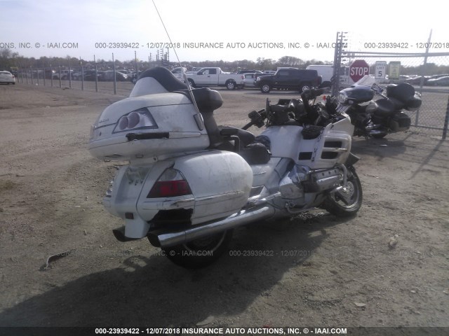 1HFSC47H08A711695 - 2008 HONDA GL1800 WHITE photo 4