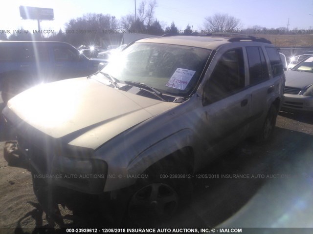 1GNDT13S652291313 - 2005 CHEVROLET TRAILBLAZER LS/LT TAN photo 2