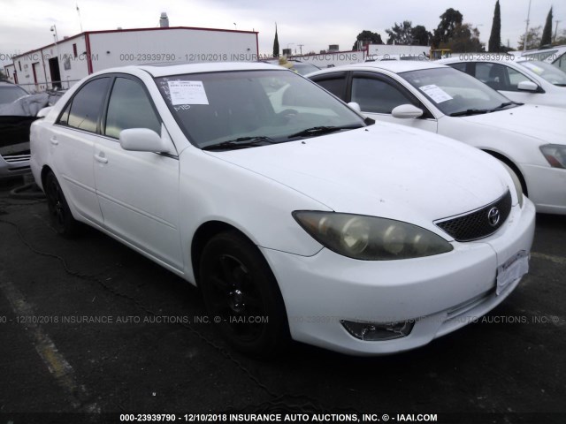 4T1BE32K05U384254 - 2005 TOYOTA CAMRY LE/XLE/SE WHITE photo 1
