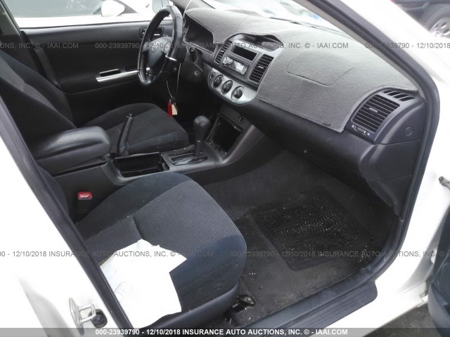 4T1BE32K05U384254 - 2005 TOYOTA CAMRY LE/XLE/SE WHITE photo 5