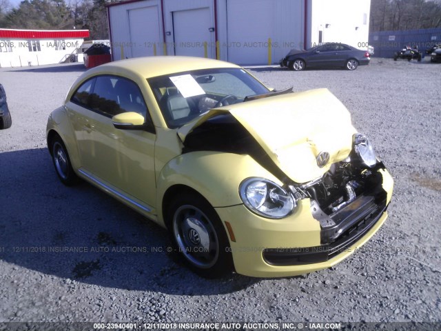 3VWJP7AT8CM636536 - 2012 VOLKSWAGEN BEETLE YELLOW photo 1