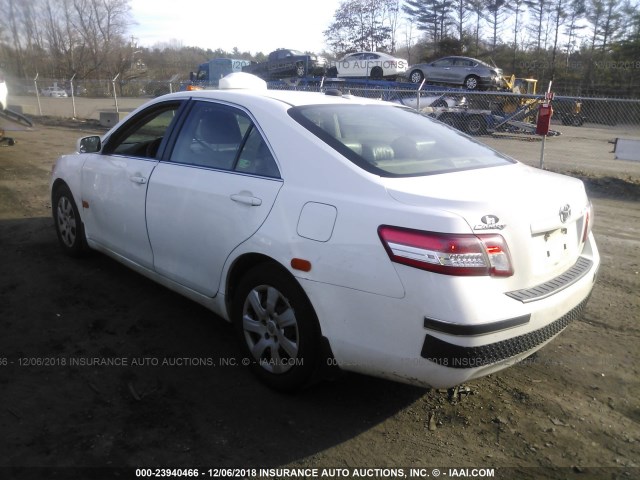 4T4BF3EK7BR166080 - 2011 TOYOTA CAMRY SE/LE/XLE WHITE photo 3