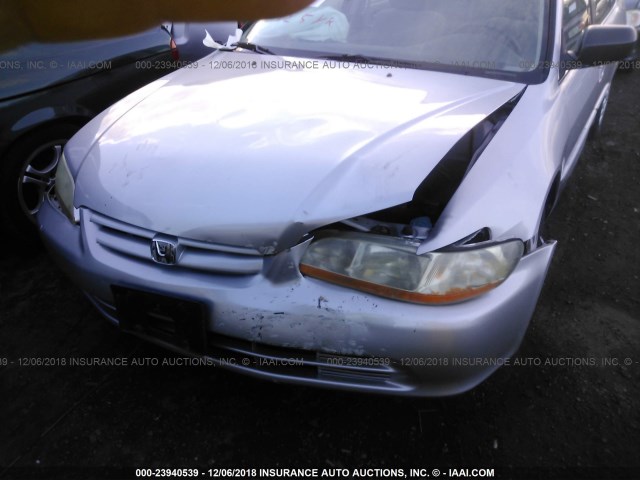 1HGCF86631A121219 - 2001 HONDA ACCORD VALUE SILVER photo 6