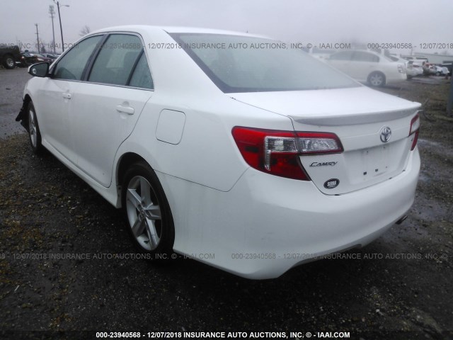 4T1BF1FKXDU670171 - 2013 TOYOTA CAMRY L/SE/LE/XLE 白色 照片 3