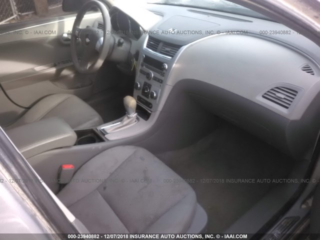 1G1ZG57B88F213710 - 2008 CHEVROLET MALIBU LS ვერცხლისფერი ფოტო 5