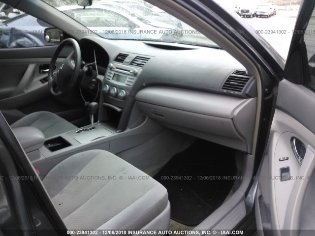 4T4BE46K98R037063 - 2008 TOYOTA CAMRY CE/LE/XLE/SE GRAY photo 5