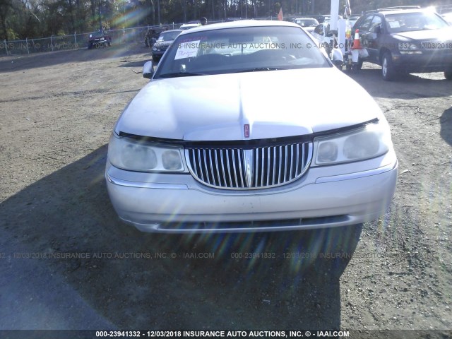 1LNHM81W3YY876191 - 2000 LINCOLN TOWN CAR EXECUTIVE SILVER photo 6