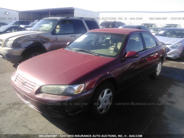 JT2BF22K8V0014441 - 1997 TOYOTA CAMRY LE/XLE RED photo 2