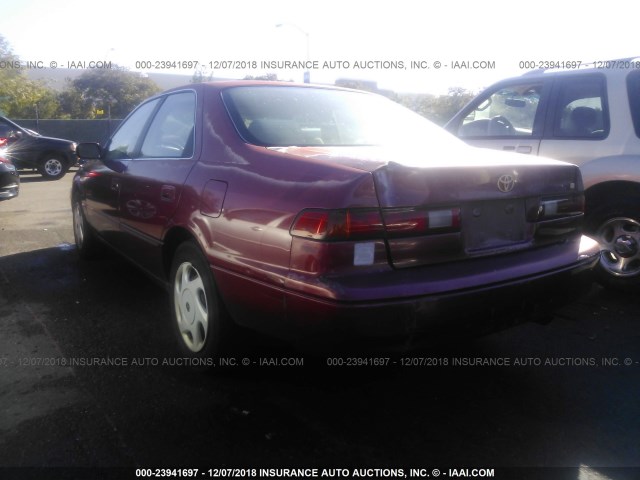 JT2BF22K8V0014441 - 1997 TOYOTA CAMRY LE/XLE RED photo 3