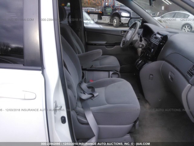 5TDZA23C65S333233 - 2005 TOYOTA SIENNA CE/LE WHITE photo 5