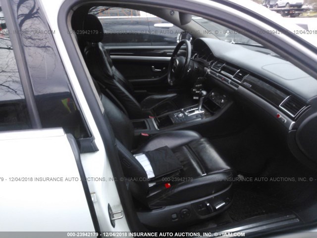 WAUPN44E97N015894 - 2007 AUDI S8 QUATTRO WHITE photo 5