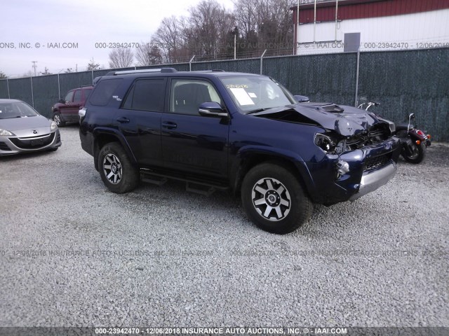 JTEBU5JR6J5511929 - 2018 TOYOTA 4RUNNER SR5 PREM/LTDL/TRAIL/TRD Granatowy zdjęcie 1