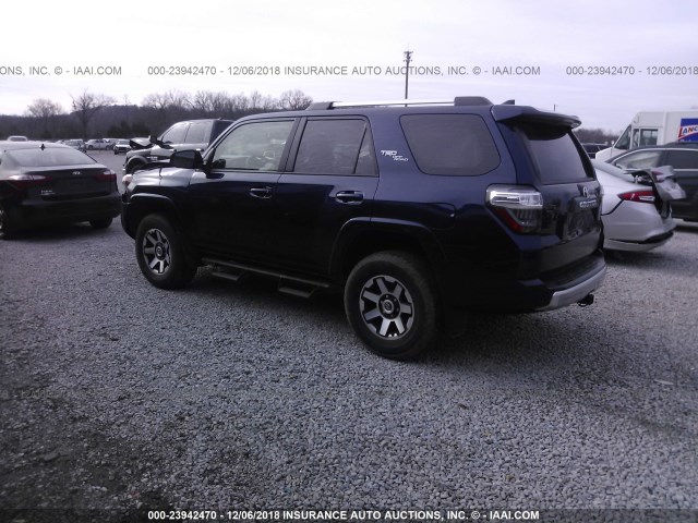 JTEBU5JR6J5511929 - 2018 TOYOTA 4RUNNER SR5 PREM/LTDL/TRAIL/TRD Granatowy zdjęcie 3