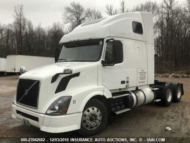 4V4NC9TH4DN568557 - 2013 VOLVO VN Unknown photo 2