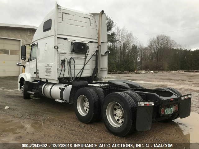 4V4NC9TH4DN568557 - 2013 VOLVO VN Unknown photo 3