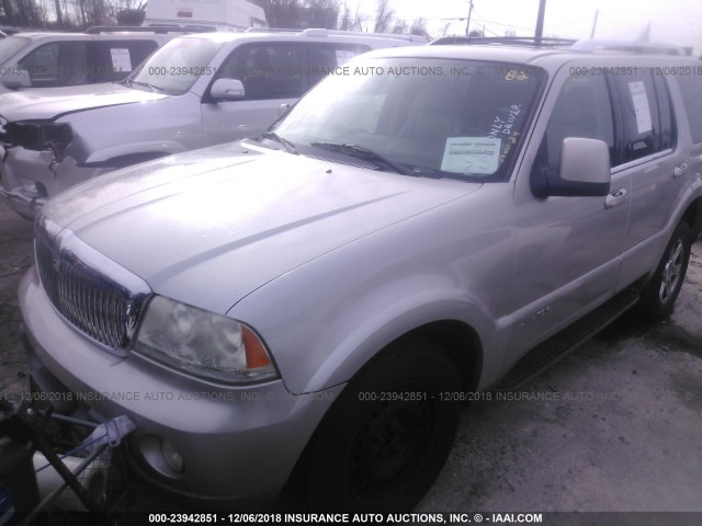 5LMEU88H45ZJ16946 - 2005 LINCOLN AVIATOR 银色 照片 2