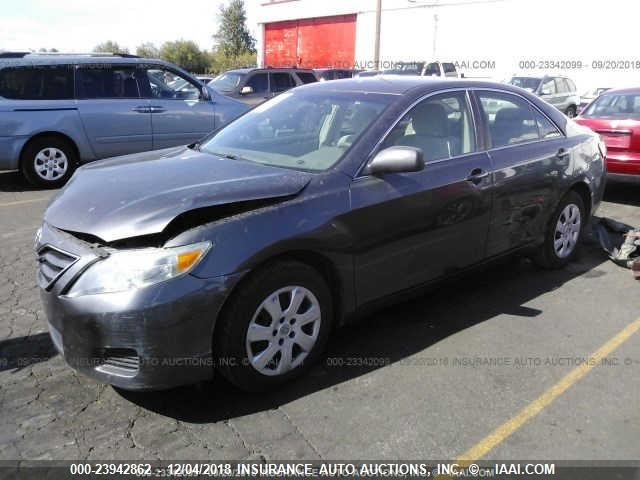 4T4BF3EK6BR147942 - 2011 TOYOTA CAMRY SE/LE/XLE GRAY photo 2