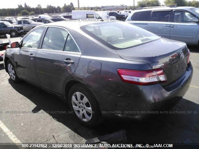 4T4BF3EK6BR147942 - 2011 TOYOTA CAMRY SE/LE/XLE GRAY photo 3