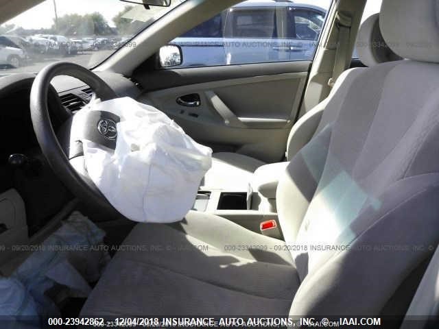 4T4BF3EK6BR147942 - 2011 TOYOTA CAMRY SE/LE/XLE GRAY photo 5