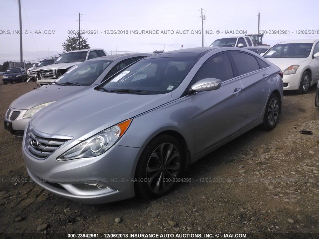 5NPEC4AB2DH595284 - 2013 HYUNDAI SONATA SE/LIMITED SILVER photo 2