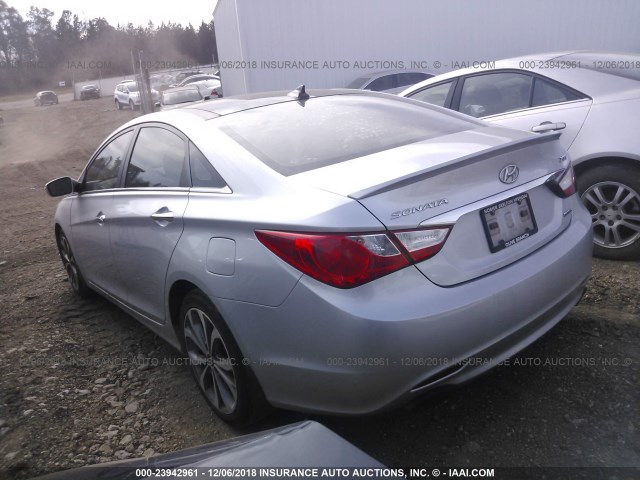 5NPEC4AB2DH595284 - 2013 HYUNDAI SONATA SE/LIMITED SILVER photo 3