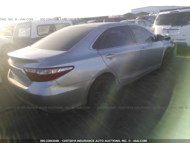 4T1BF1FKXGU121395 - 2016 TOYOTA CAMRY LE/XLE/SE/XSE SILVER photo 4