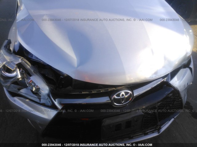 4T1BF1FKXGU121395 - 2016 TOYOTA CAMRY LE/XLE/SE/XSE SILVER photo 6