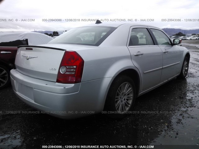 2C3KA43R98H208445 - 2008 CHRYSLER 300 LX SILVER photo 4