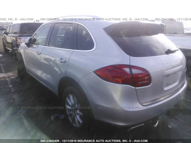 WP1AA2A21CLA12561 - 2012 PORSCHE CAYENNE SILVER photo 3