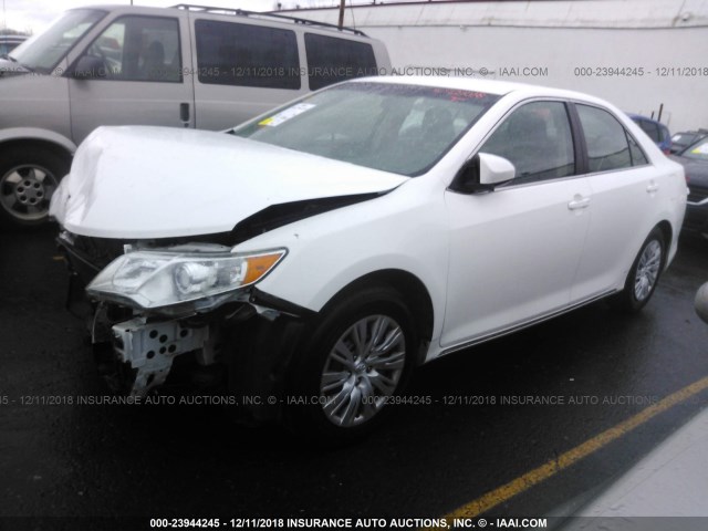 4T1BF1FK9CU585420 - 2012 TOYOTA CAMRY SE/LE/XLE WHITE photo 2