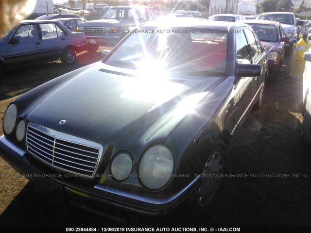 WDBJF55F3VA366659 - 1997 MERCEDES-BENZ E 320 GREEN photo 2