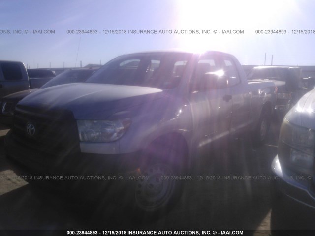 5TFRU5F16AX021792 - 2010 TOYOTA TUNDRA DOUBLE CAB SR5 SILVER photo 2