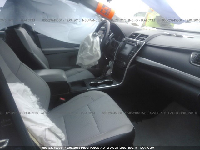 4T1BF1FK9GU534487 - 2016 TOYOTA CAMRY LE/XLE/SE/XSE RED photo 5