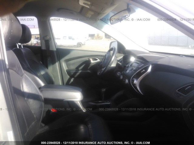 KM8JU3AC3AU012815 - 2010 HYUNDAI TUCSON GLS/LIMITED 银色 照片 5