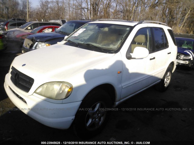 4JGAB54E81A244813 - 2001 MERCEDES-BENZ ML 320 WHITE photo 2