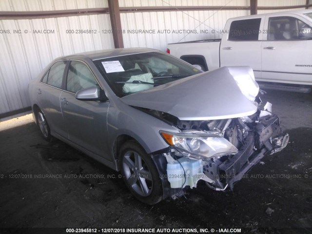 4T1BF1FK4EU378081 - 2014 TOYOTA CAMRY L/SE/LE/XLE 银色 照片 1