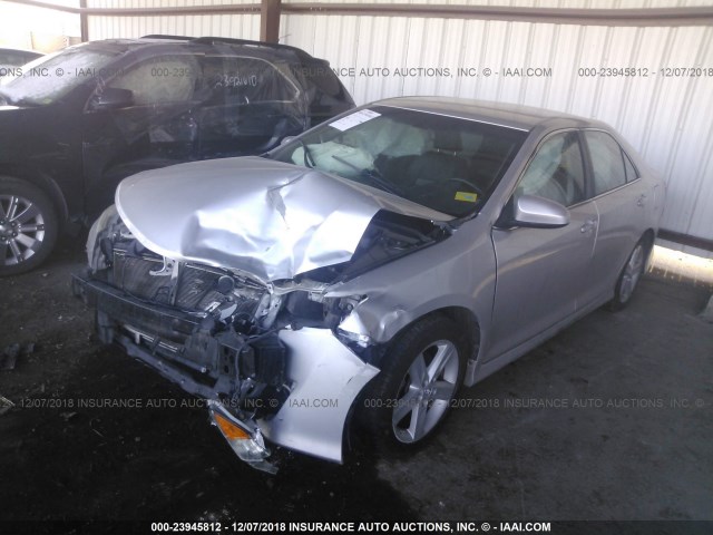 4T1BF1FK4EU378081 - 2014 TOYOTA CAMRY L/SE/LE/XLE 银色 照片 2