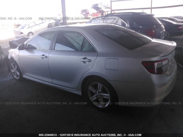 4T1BF1FK4EU378081 - 2014 TOYOTA CAMRY L/SE/LE/XLE 银色 照片 3