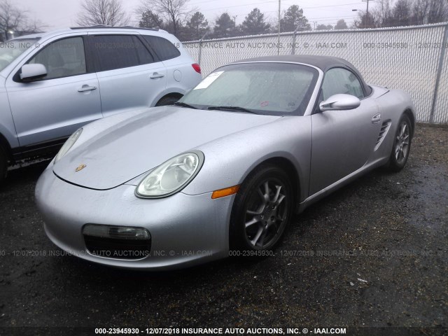 WP0CA29855S710327 - 2005 PORSCHE BOXSTER SILVER photo 2