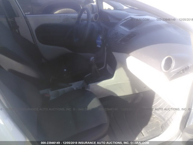 3FADP4AJ3CM186524 - 2012 FORD FIESTA S WHITE photo 5